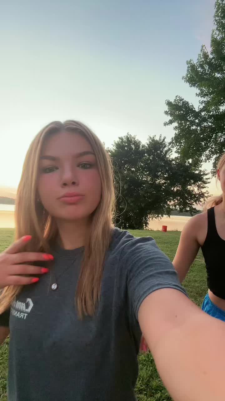 @HeyheyitsLivi