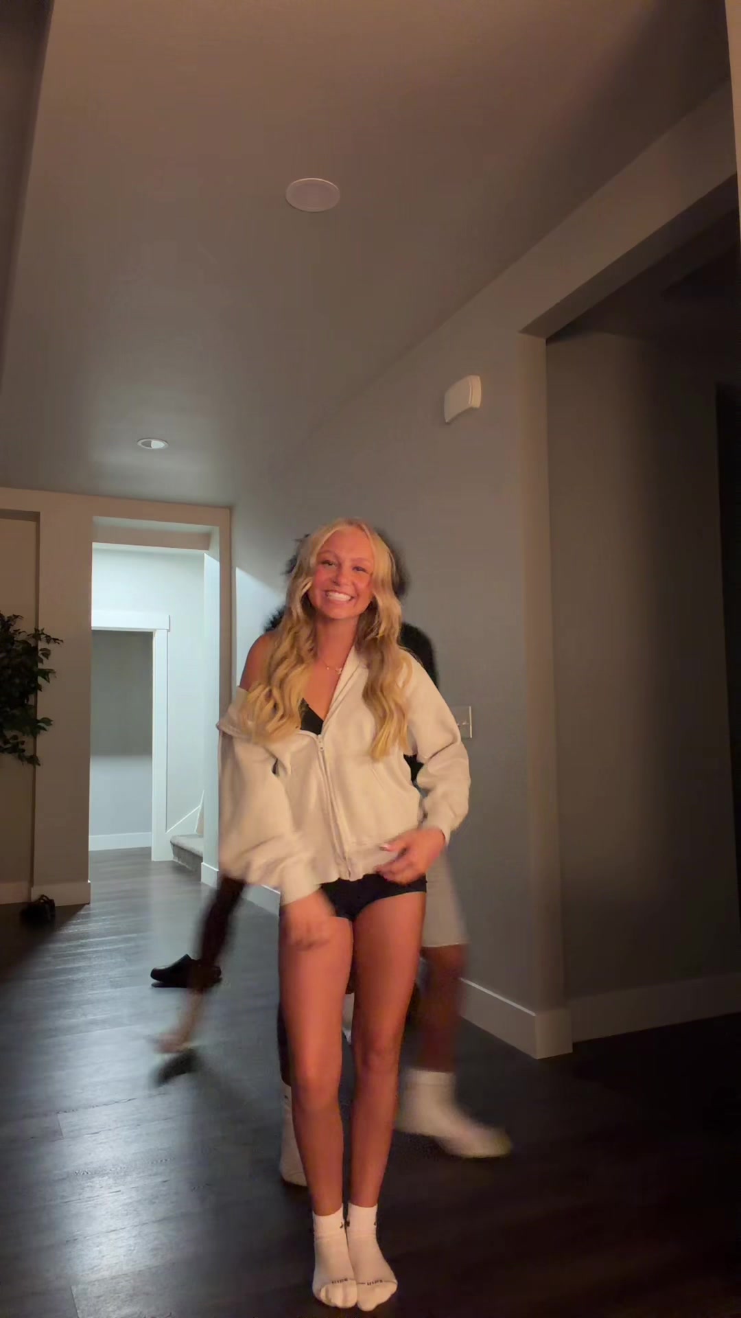 @???