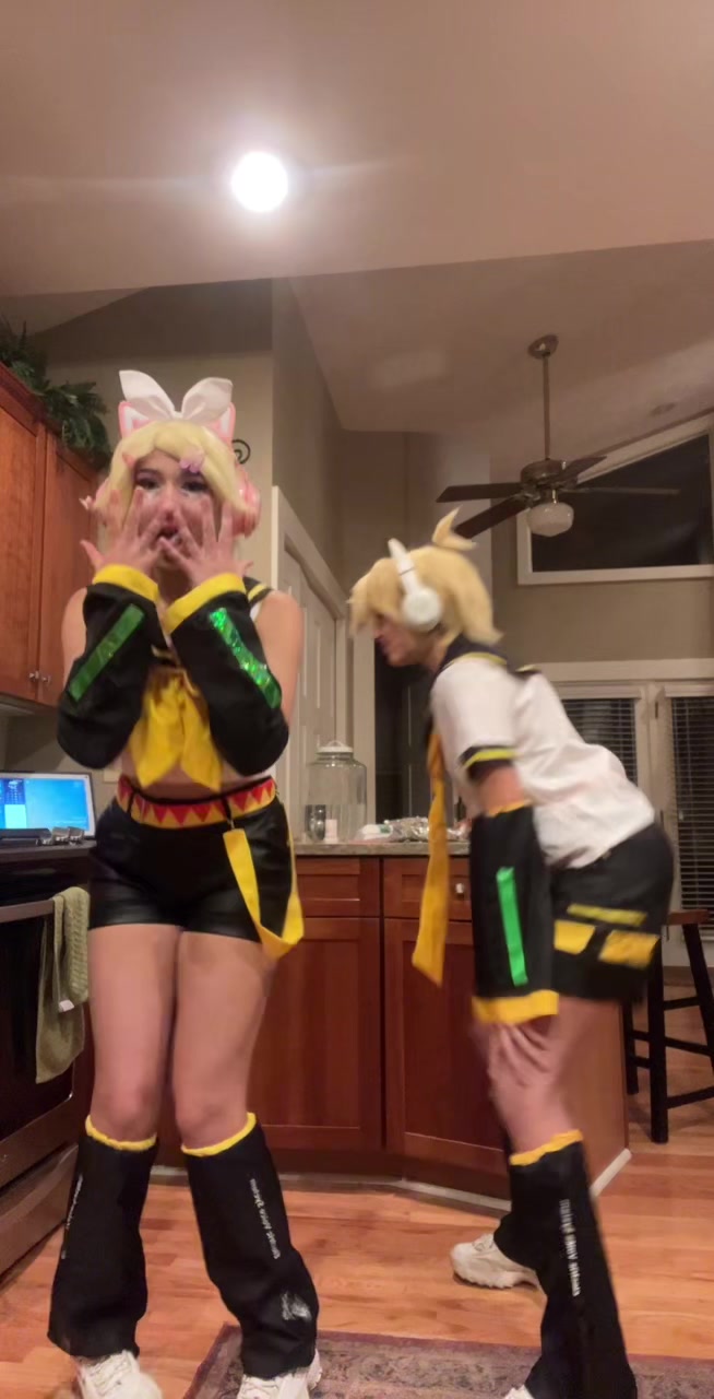 @kaylyn_goods.cos