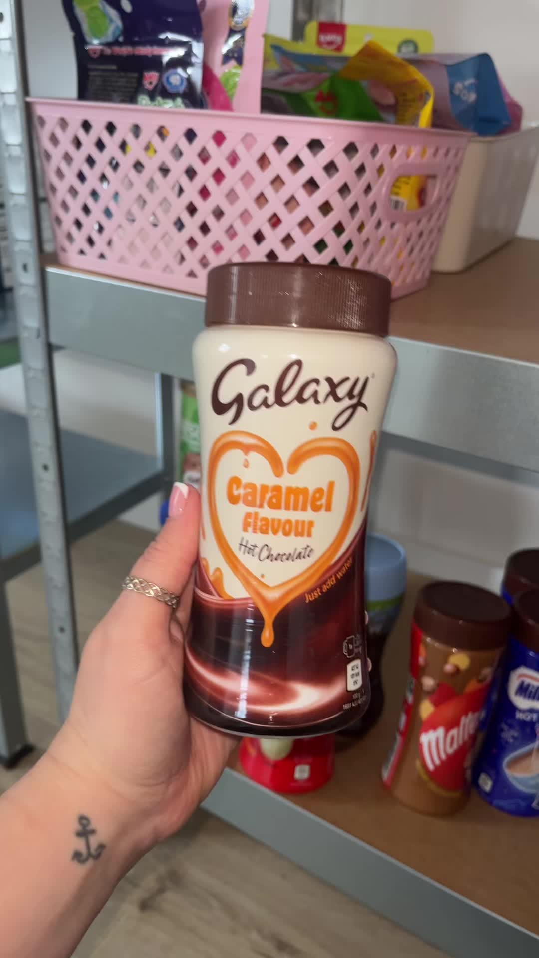 @Bellasboxesuk