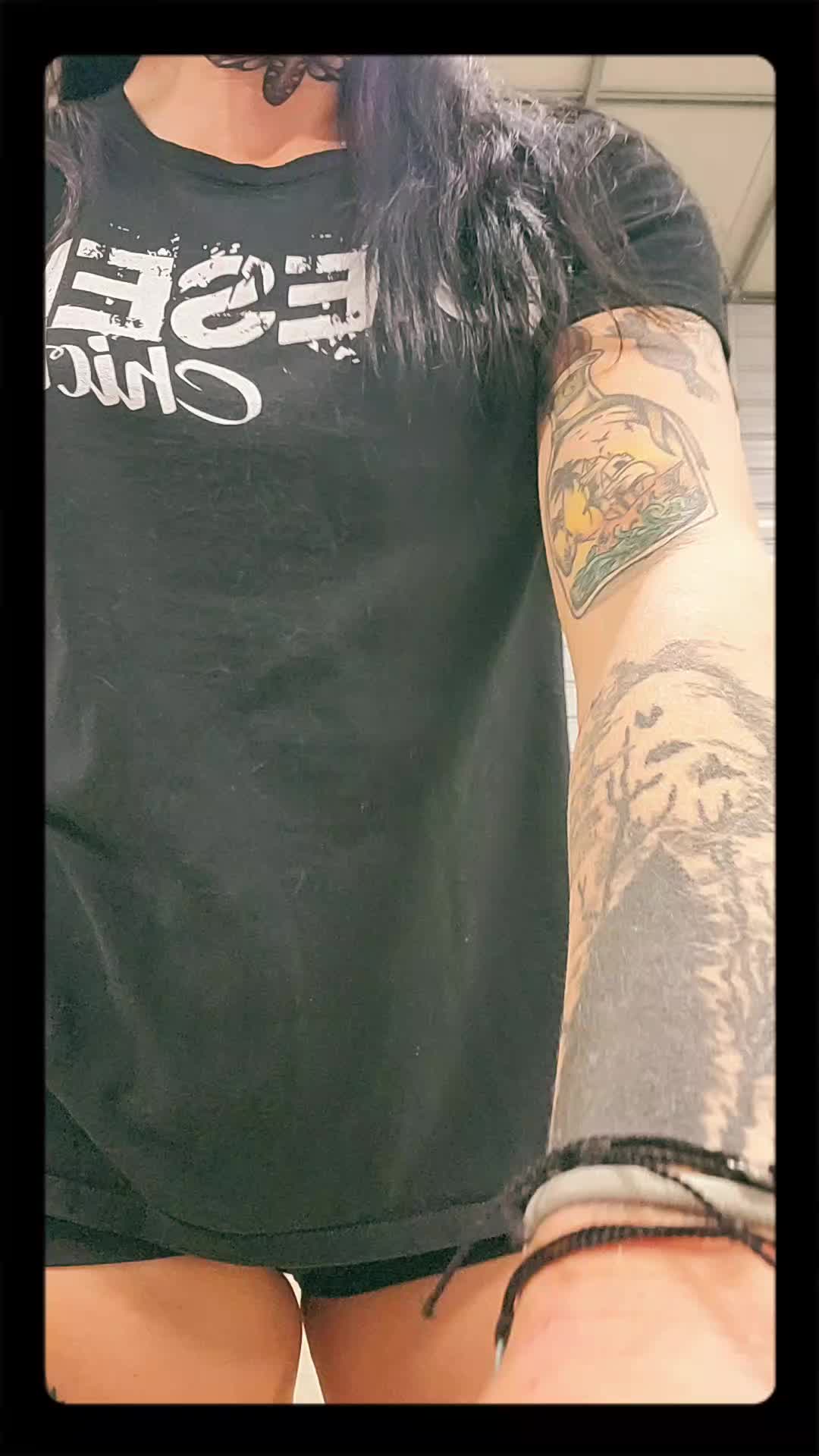 @🍍yagirlTrouble83🍍