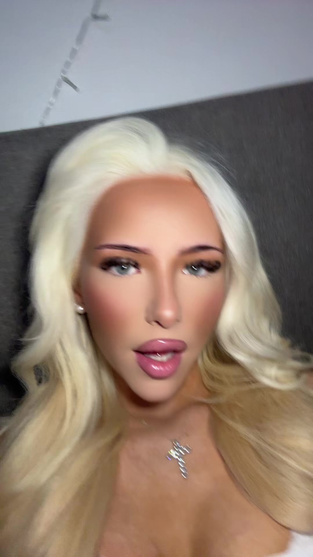 @Chlobo