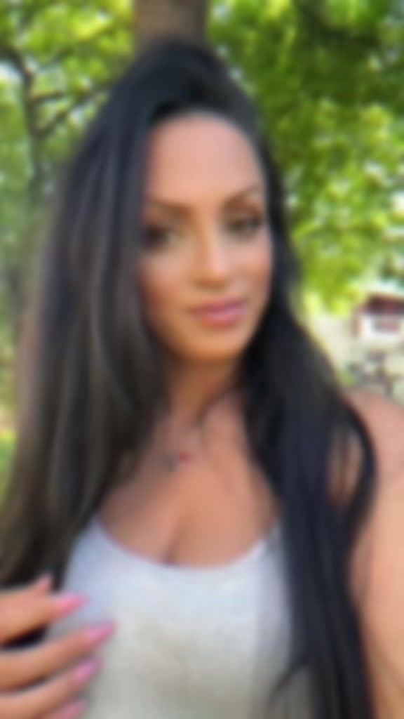 @Daniela Tahiri