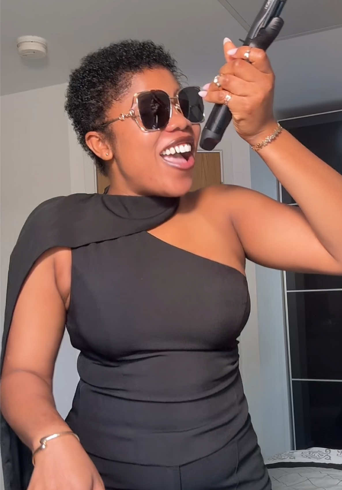 @Vibe Queen🎙️👑