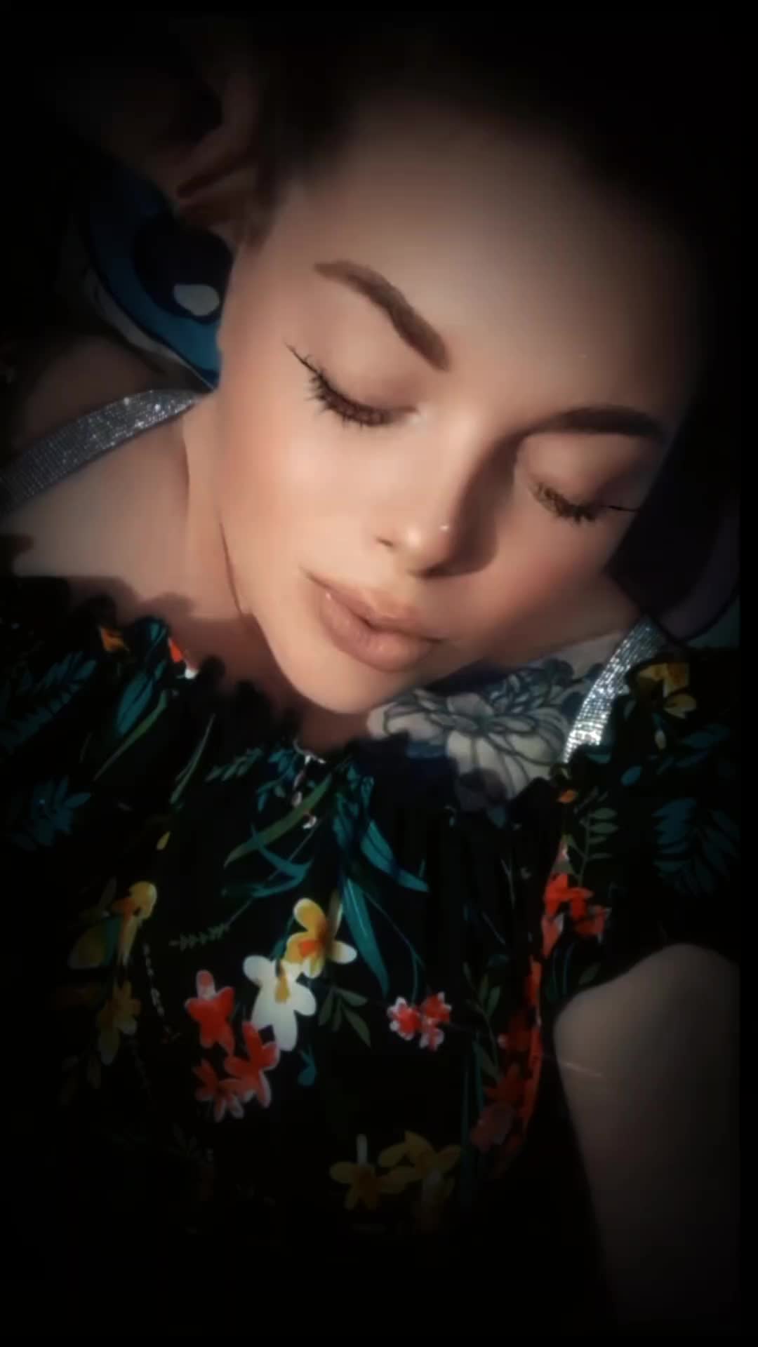 @🍒𝒮𝒽𝒶𝓃𝒶 ~𝓁o𝓊𝒾𝓈𝑒🍒