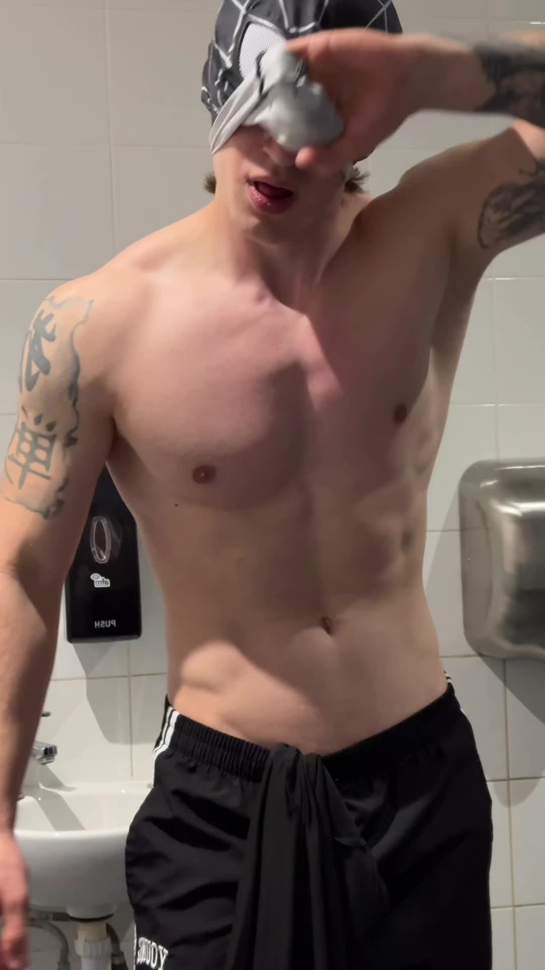 @Angolzi
