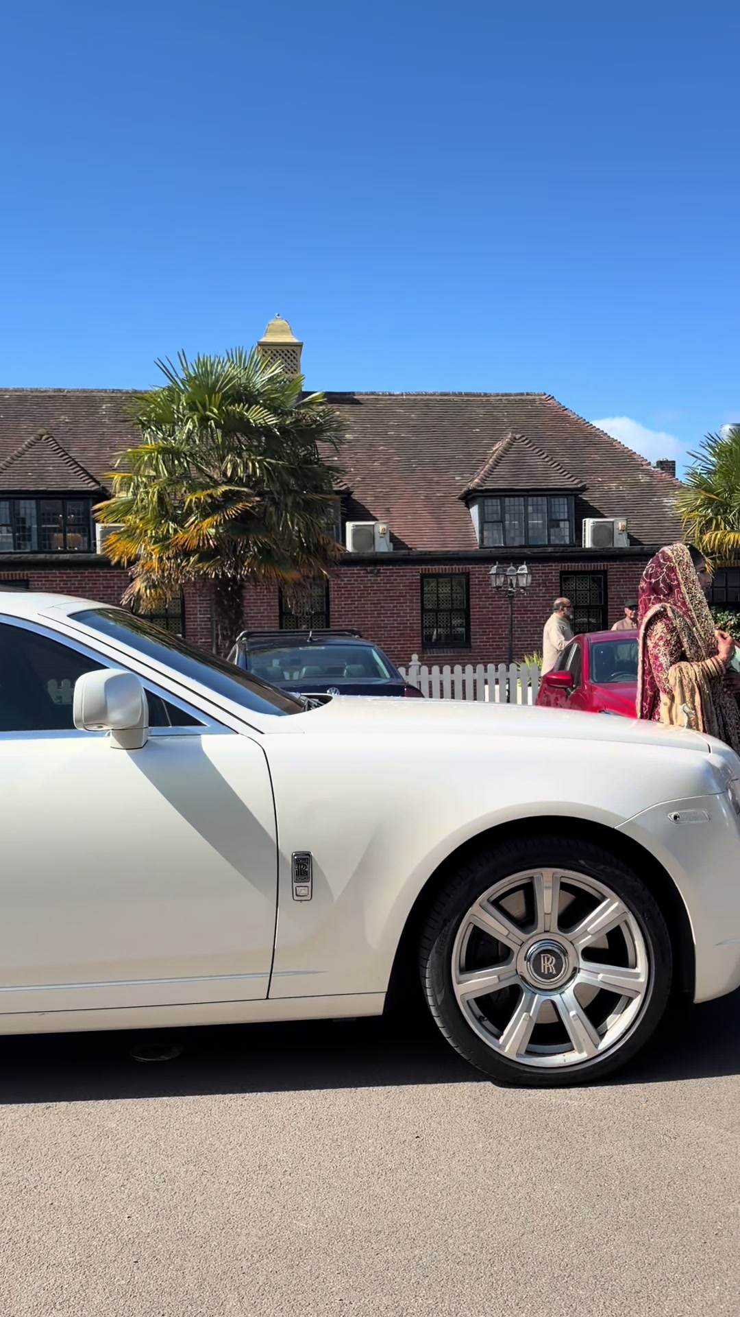 @Rolls Royce & Limo Hire 😎