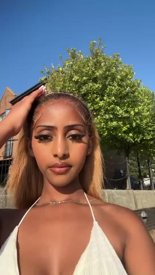 @ₕₐₗₗₑ🇬🇧