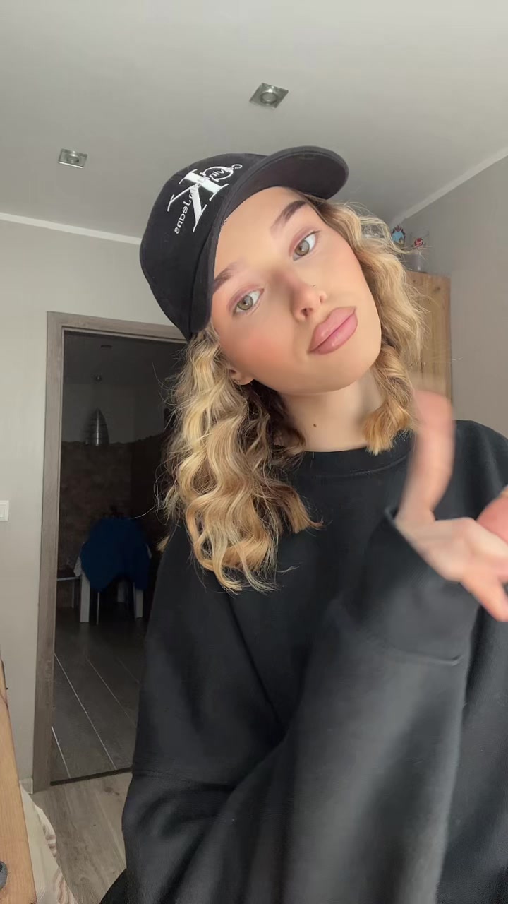 @laurixxyumm