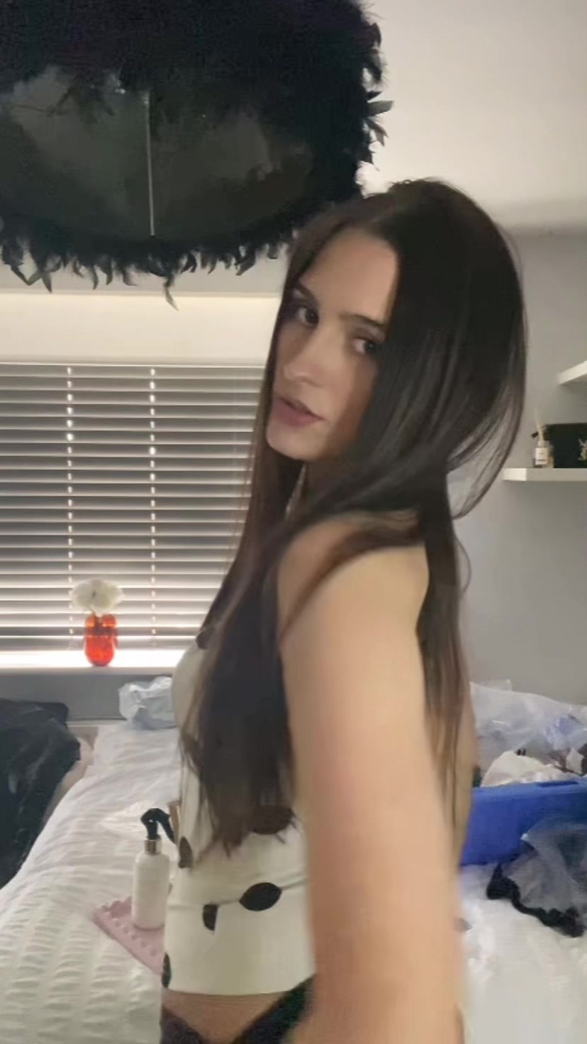 @🦦