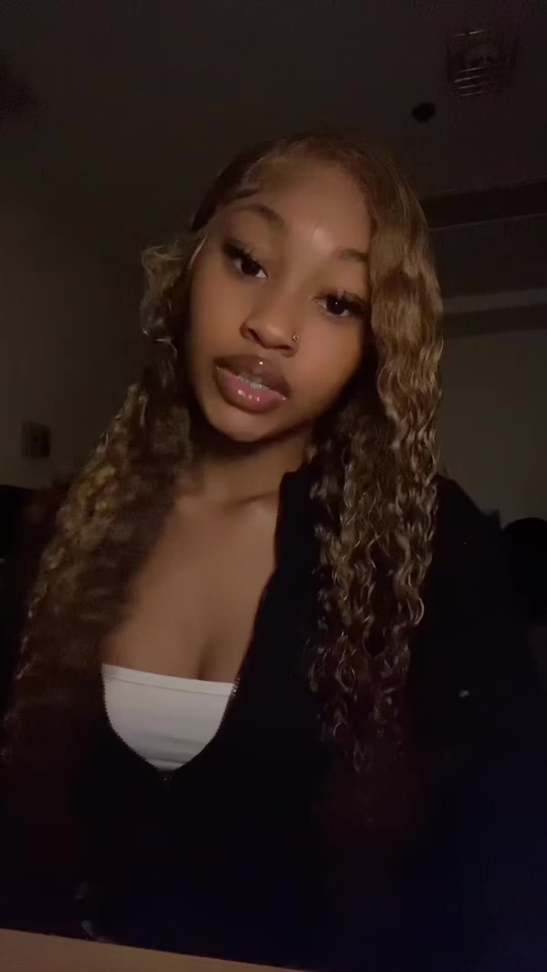 @niyaraa 👅