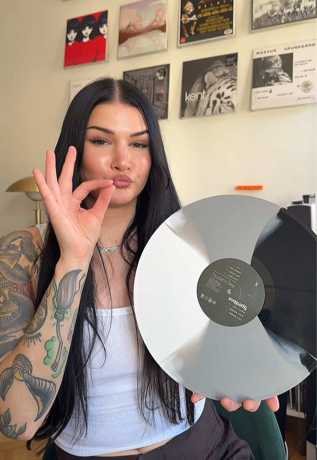 @𝐄𝐦𝐦𝐚 | 𝐕𝐢𝐧𝐲𝐥𝐆𝐚𝐥 🦇