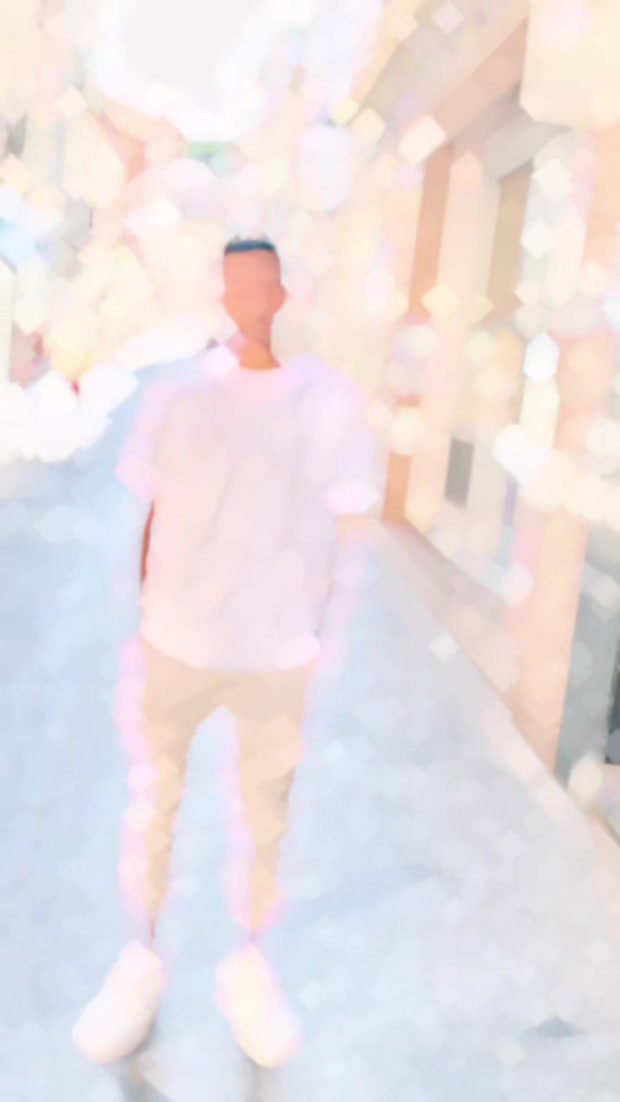 @•