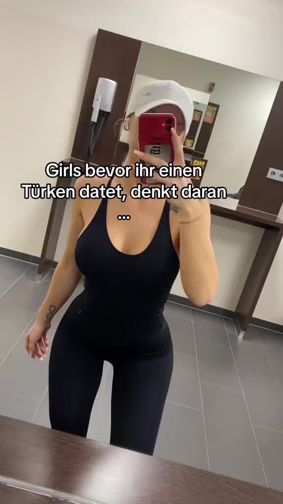 @Geraline_