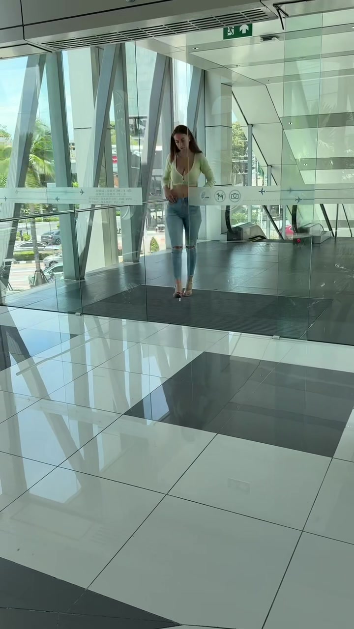 @purlejuliadistractor