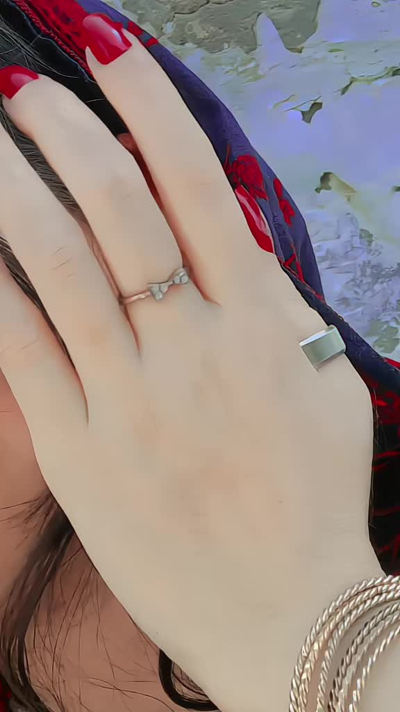 @༺ 🍁𝑬𝒚𝒆𝒔 𝒒𝒖𝒆𝒆𝒏🍁 ༻