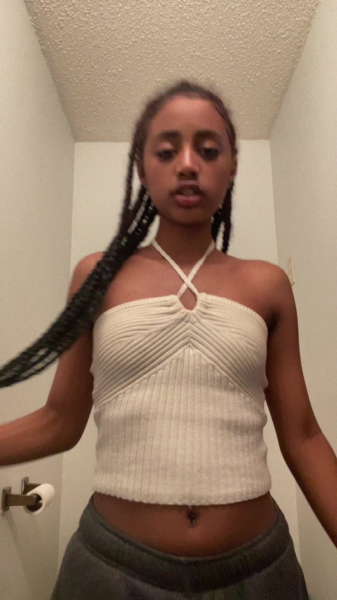 @….