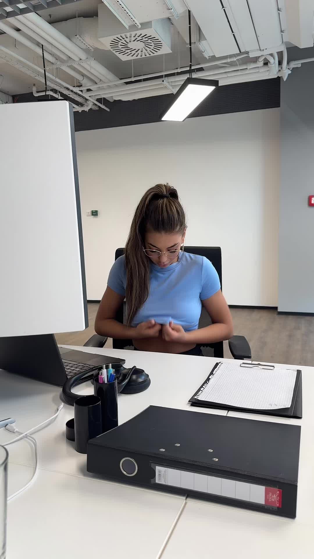 @Office Girl ☕️