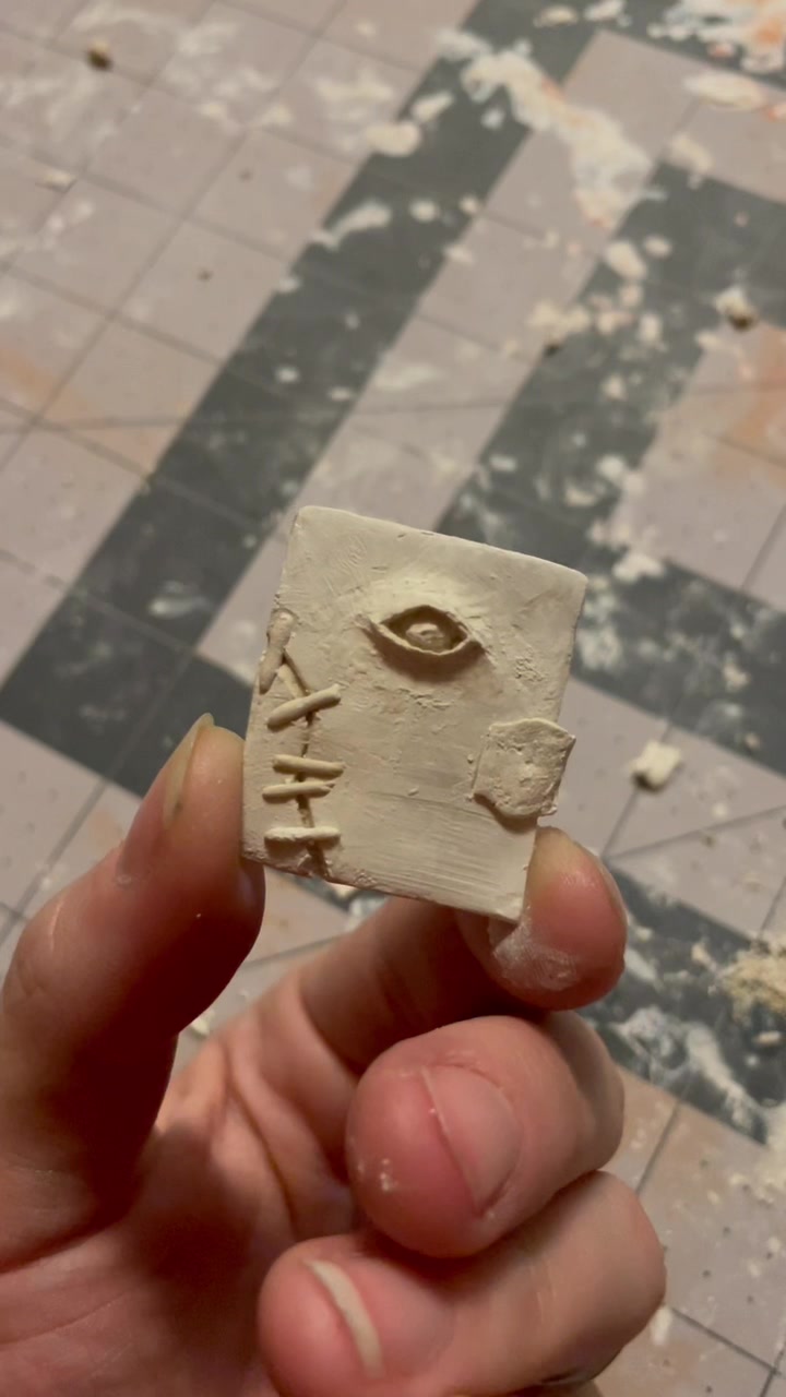 @🥨 essie 🥨