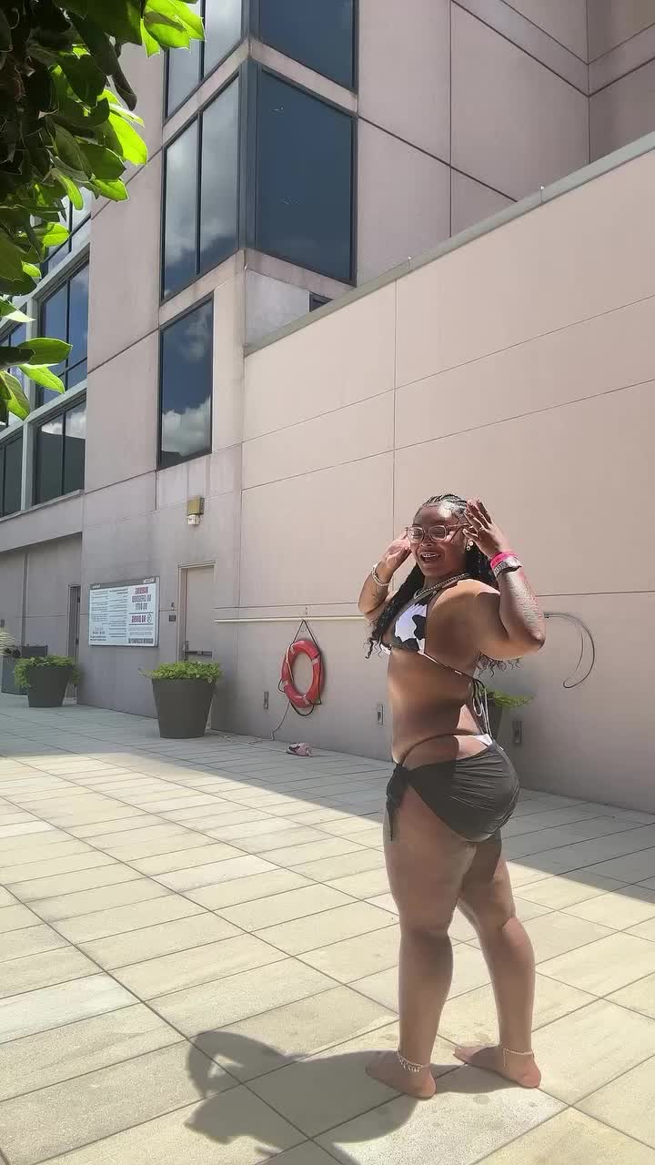 @julliatania__