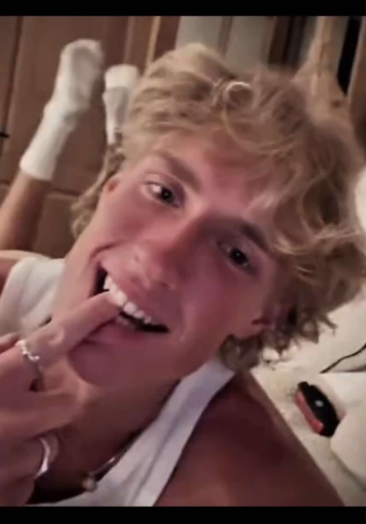 @daneli𐙚