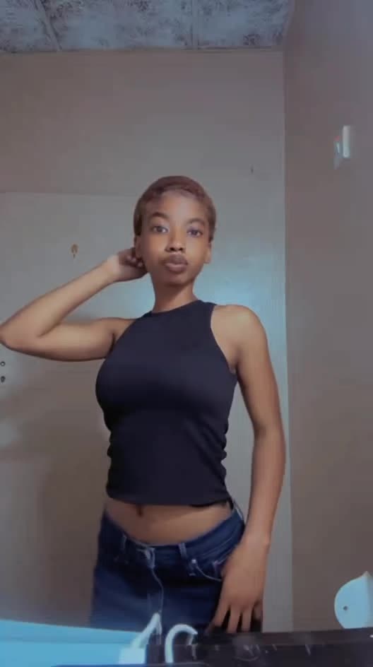 @iconic._.ari