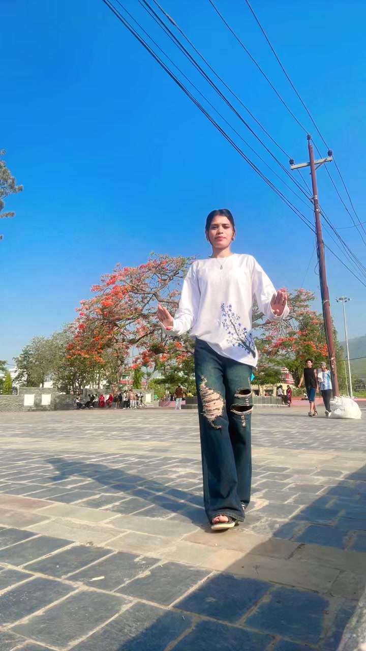 @ऋतु 🦋🖤