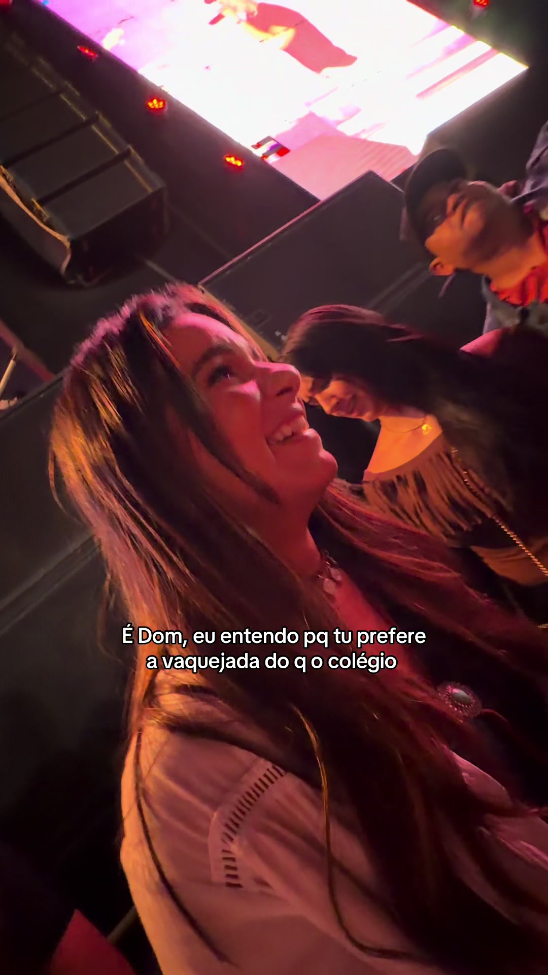 @Vitoria Silva