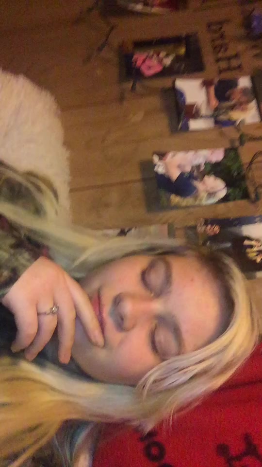 @deѕѕι👑