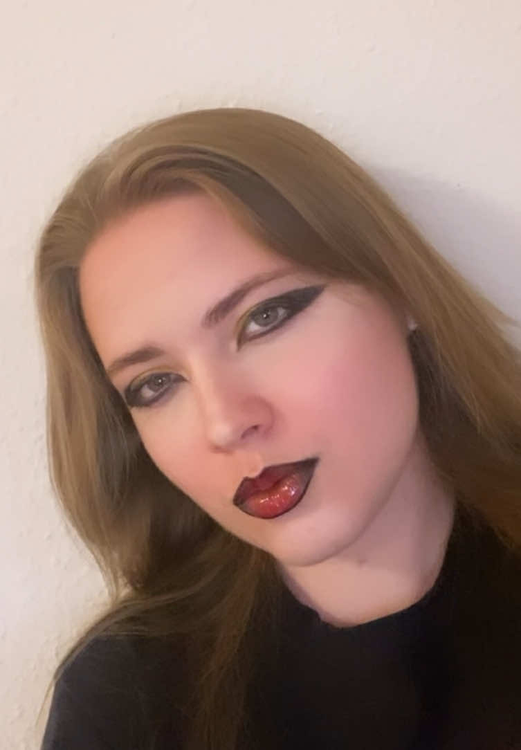 @suzzy_blackwood_