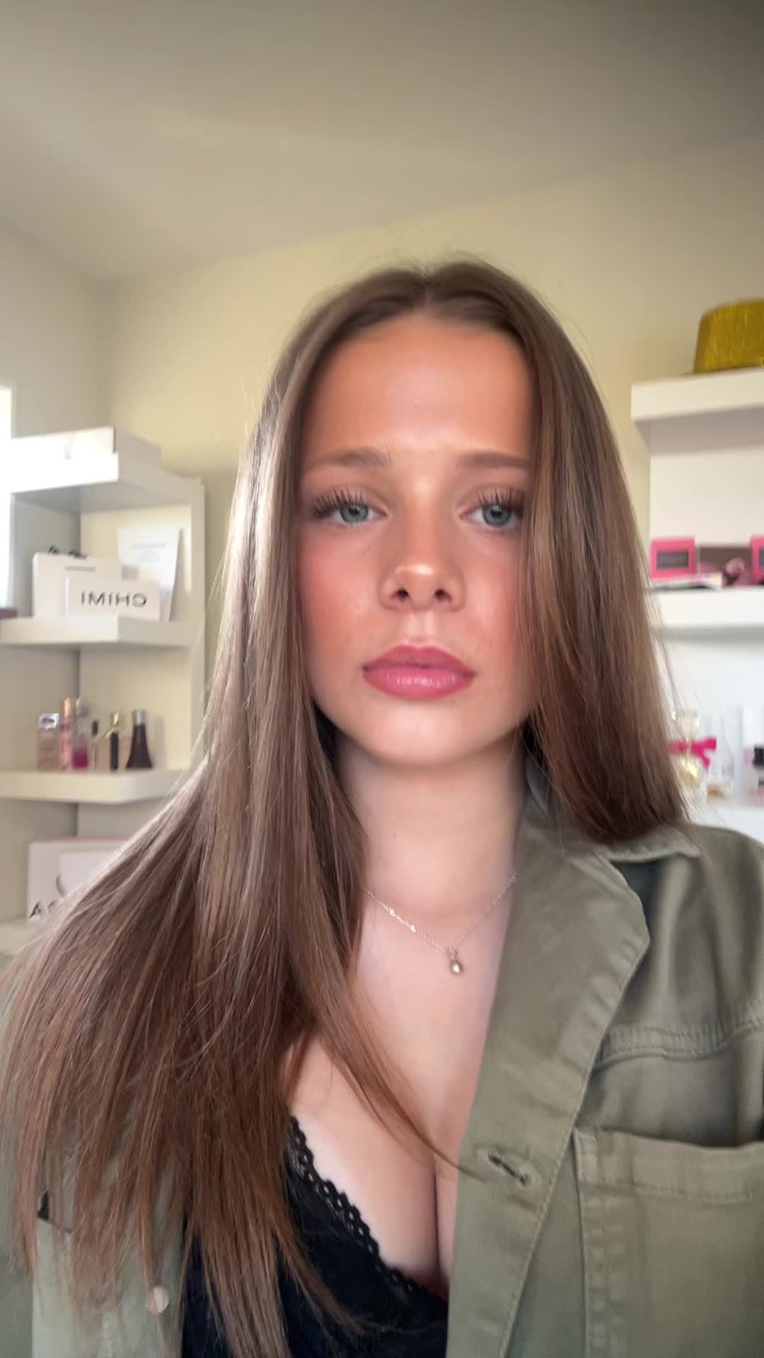 @Ella🫰🏼