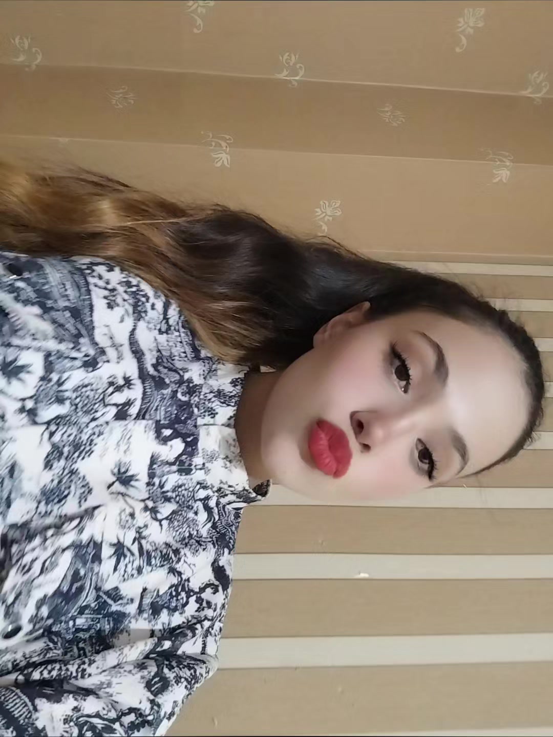 @e1naaazz