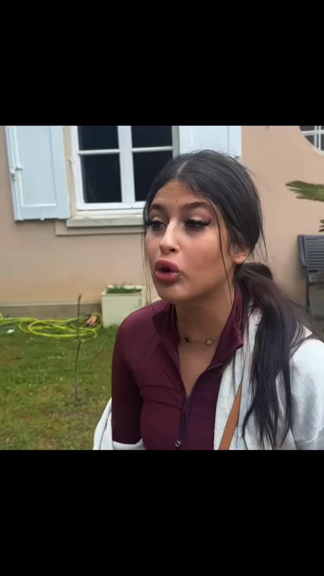 @queenhouse._.fan