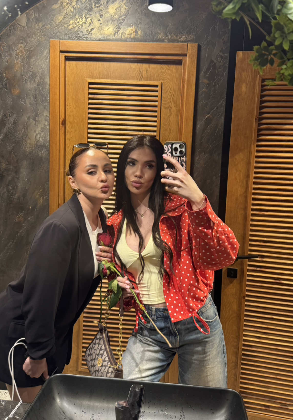 @Adelina Elena