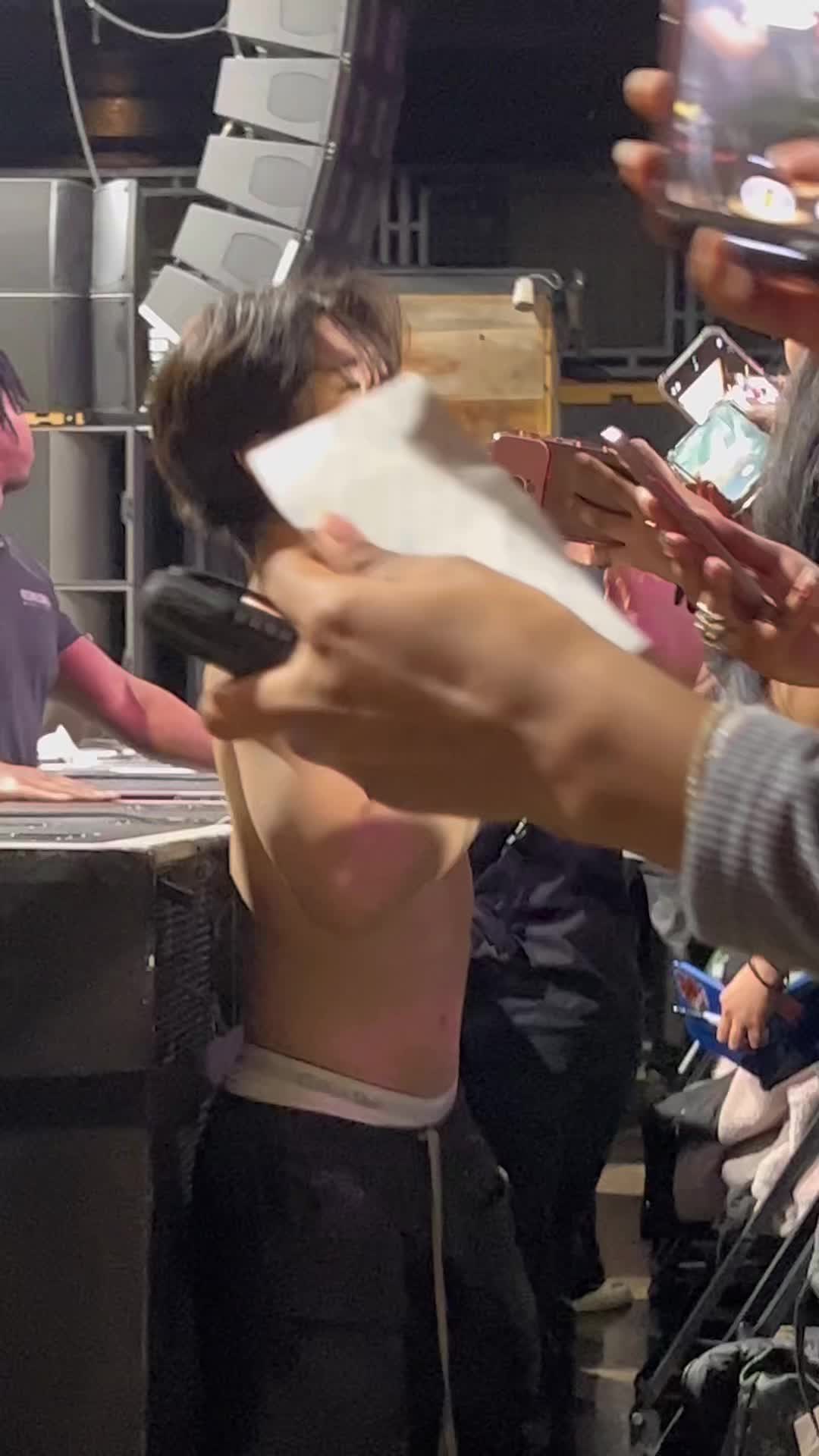 @nia