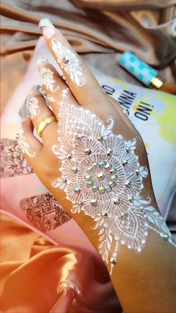 @Elis Istiqomah Henna Art
