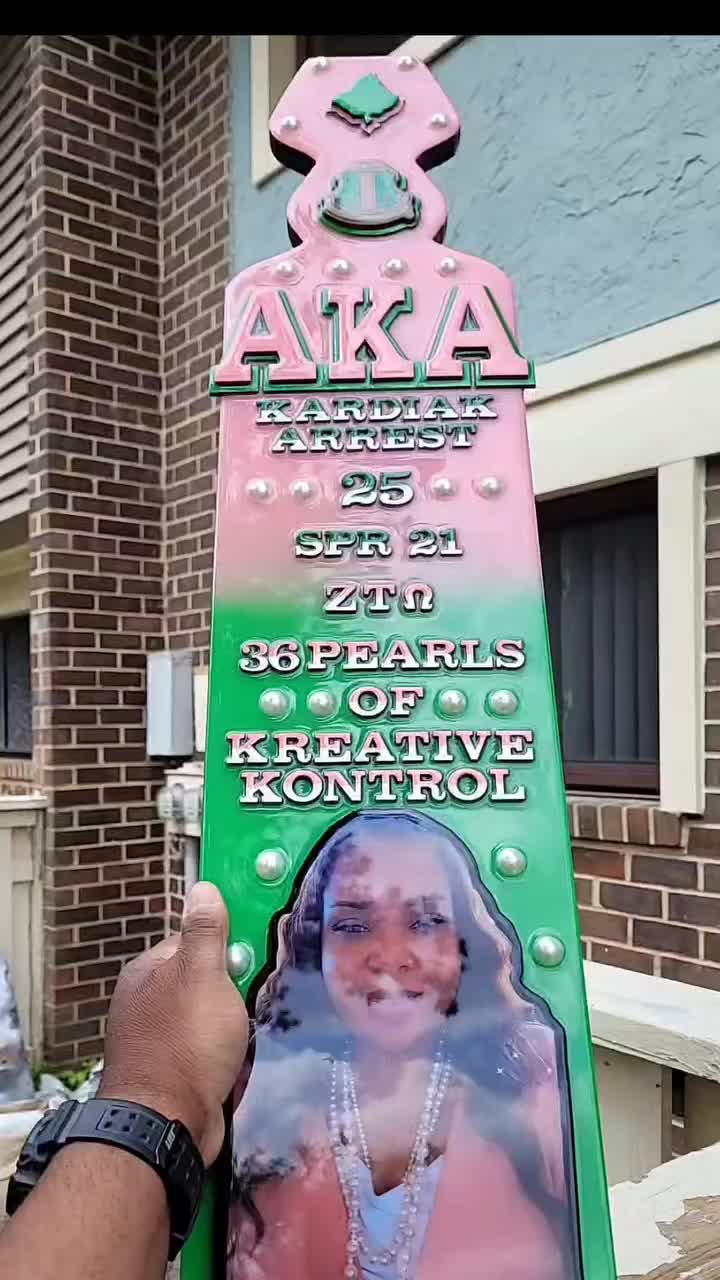 @UniquefreakLLC