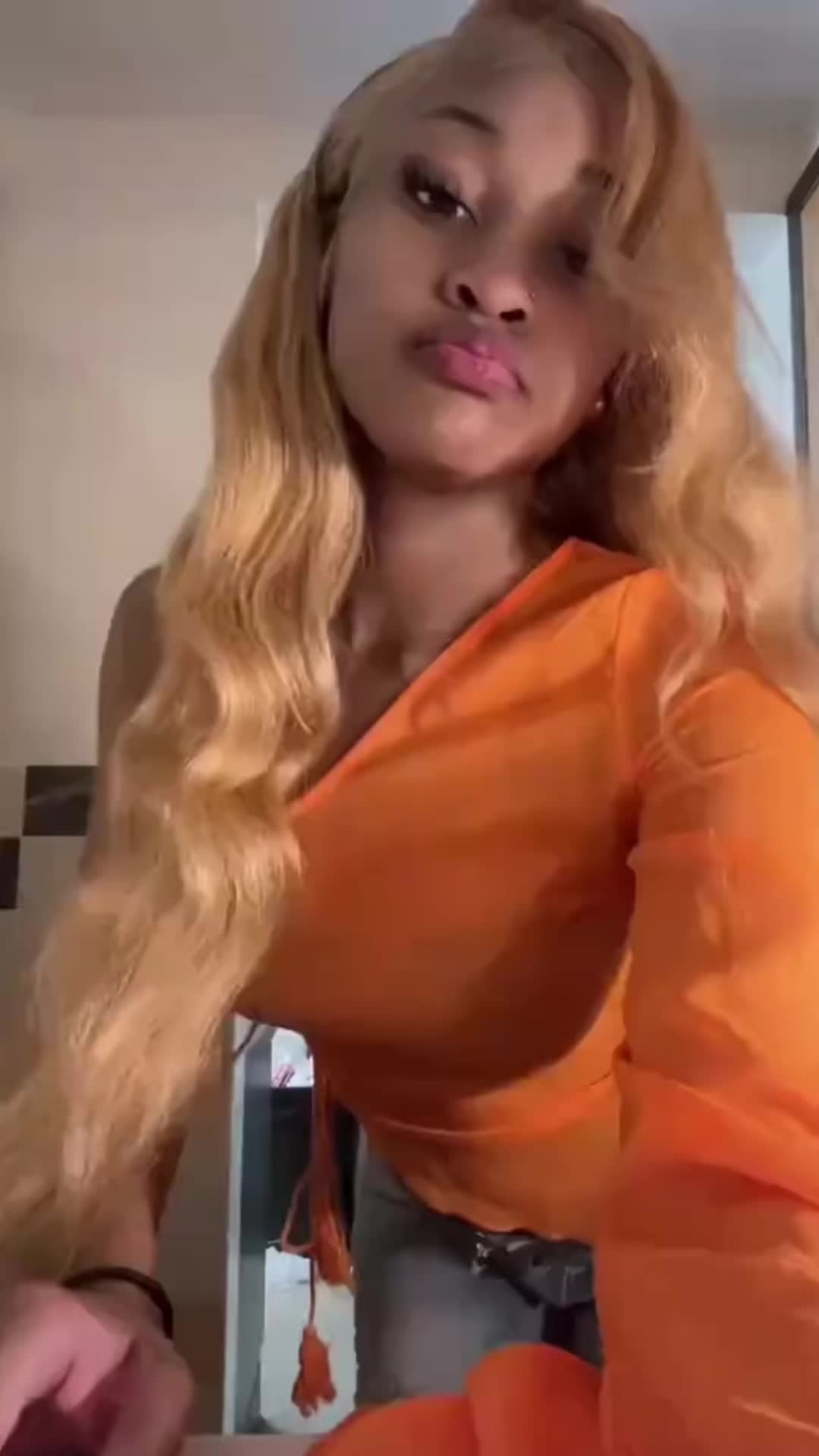 @niyaraa 👅