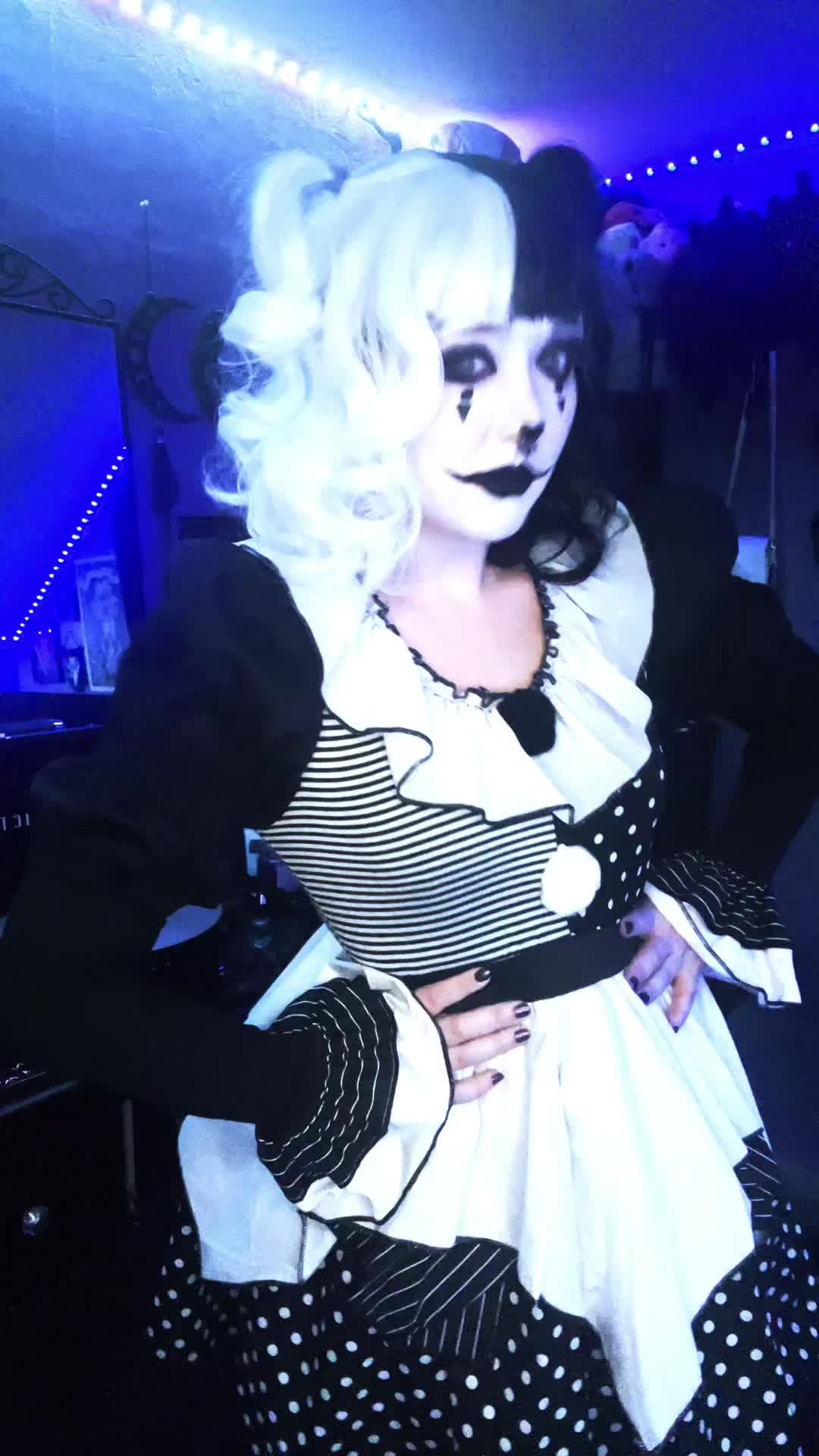 @🦇 𝕳𝖔𝖓𝖊𝖞 𝕭𝖆𝖙 🦇