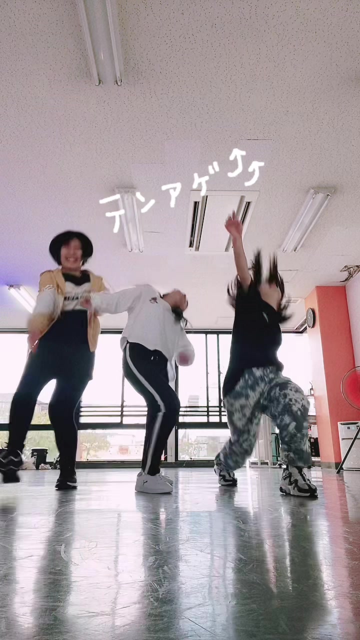 @une0222_FREEs