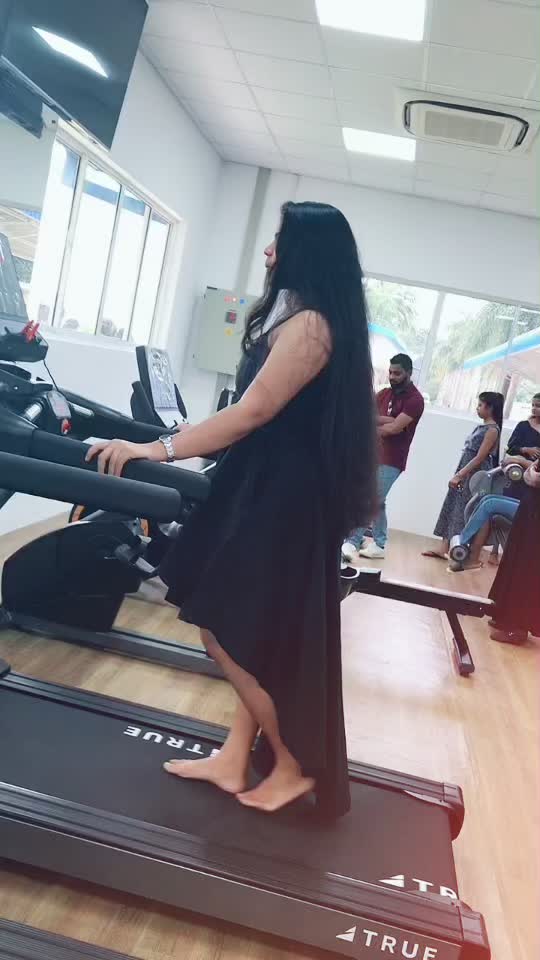 @_yashu_