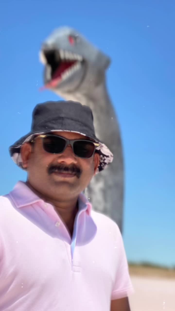 @Hari Nair🎩🌈🎻