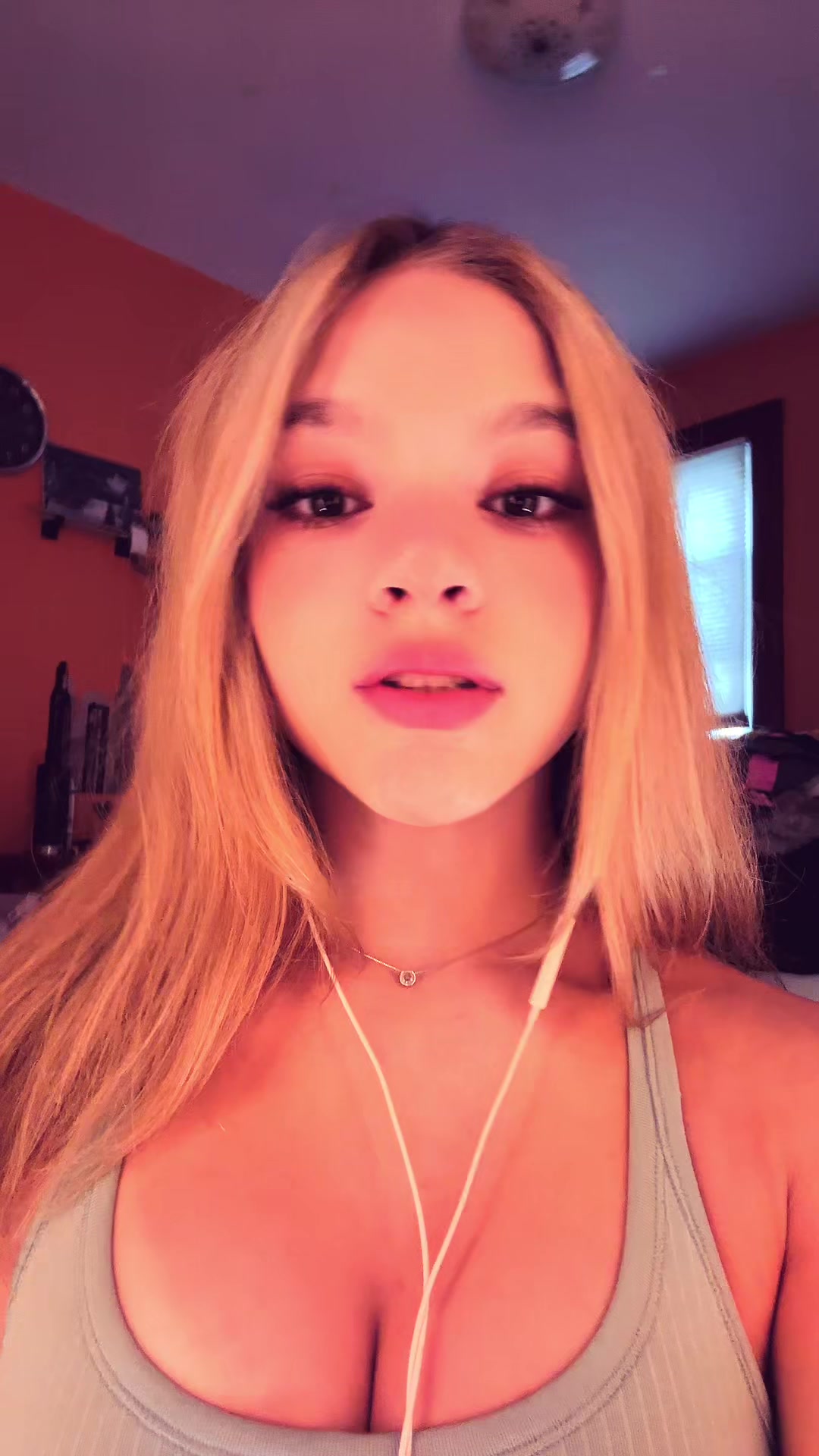 @😻