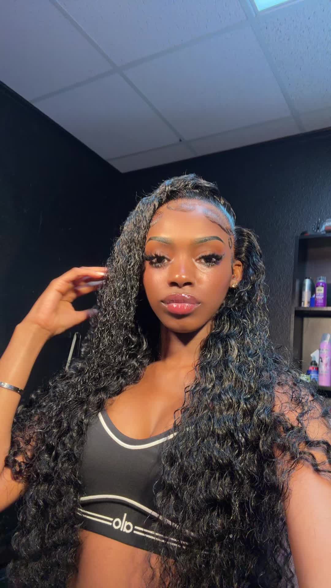 @luhneeezzy