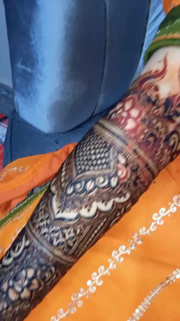 @Mehndi design by Nabahat