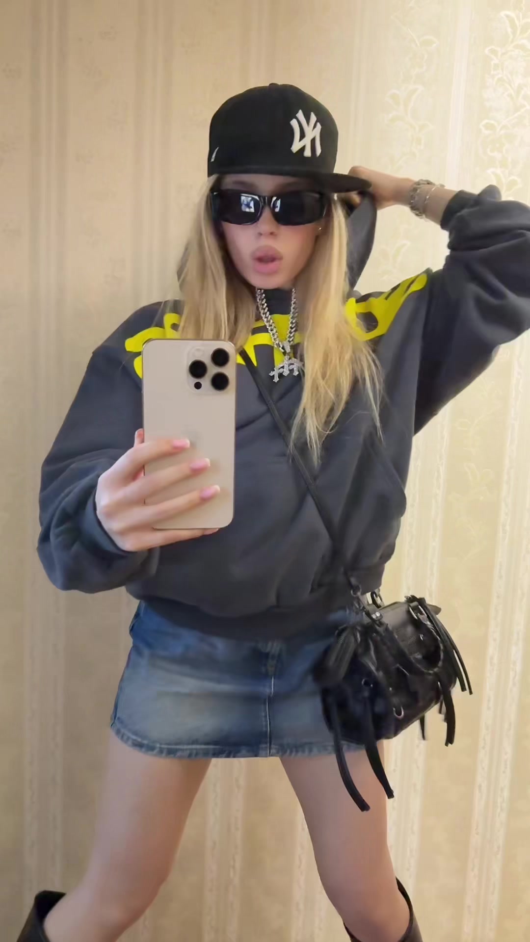 @lizzitak
