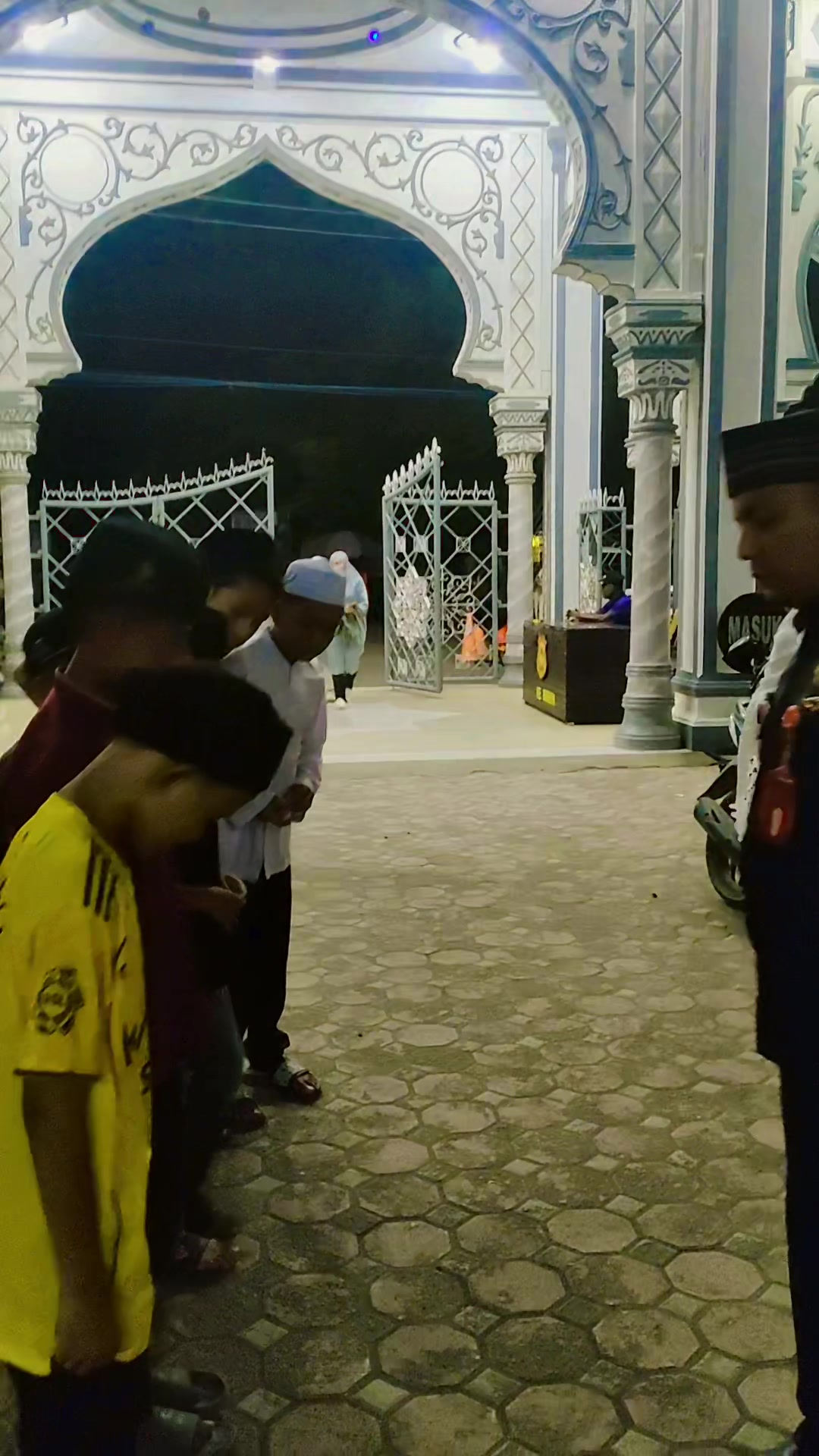 @KOMANDAN AZIZ