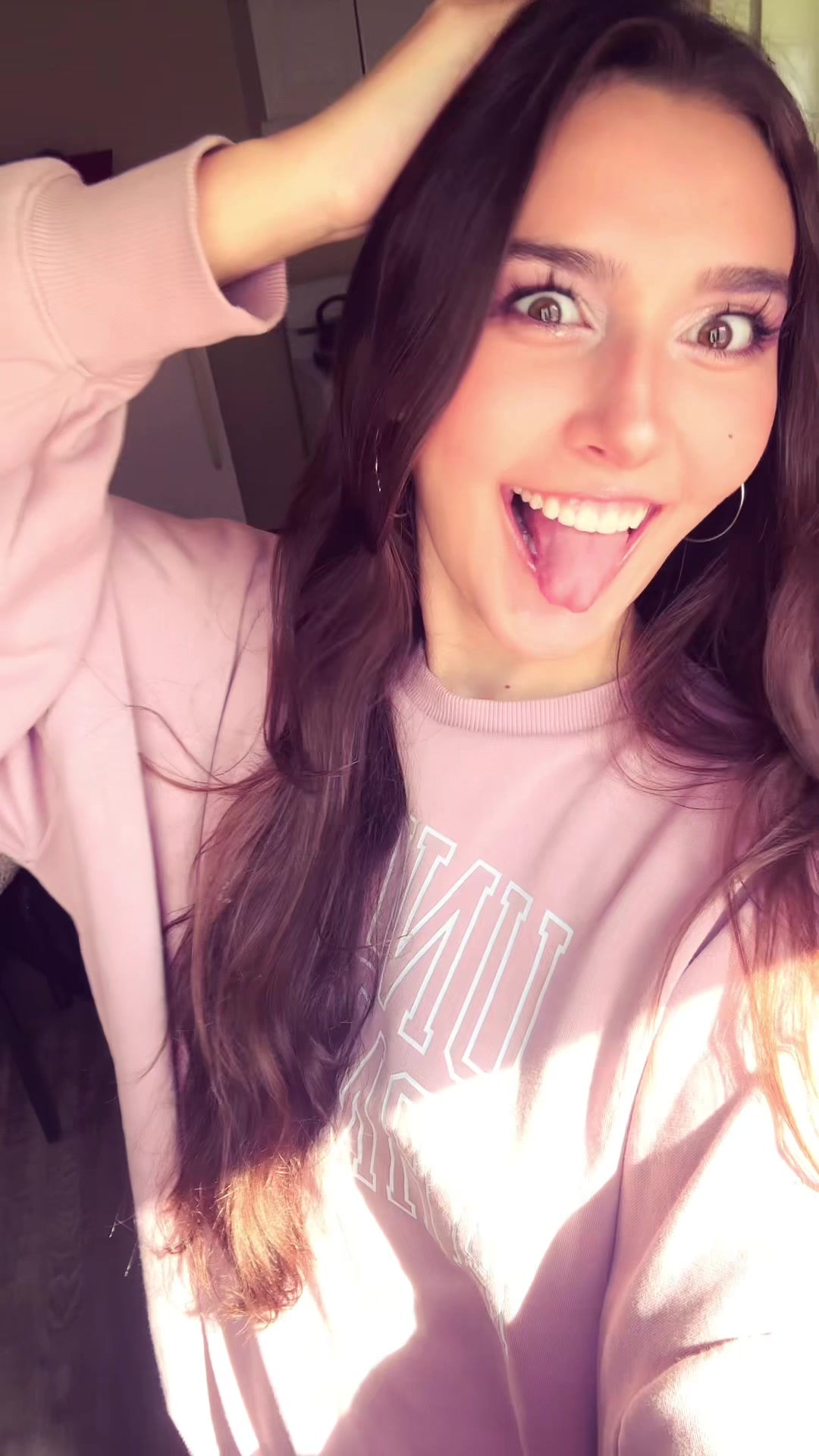 @:3
