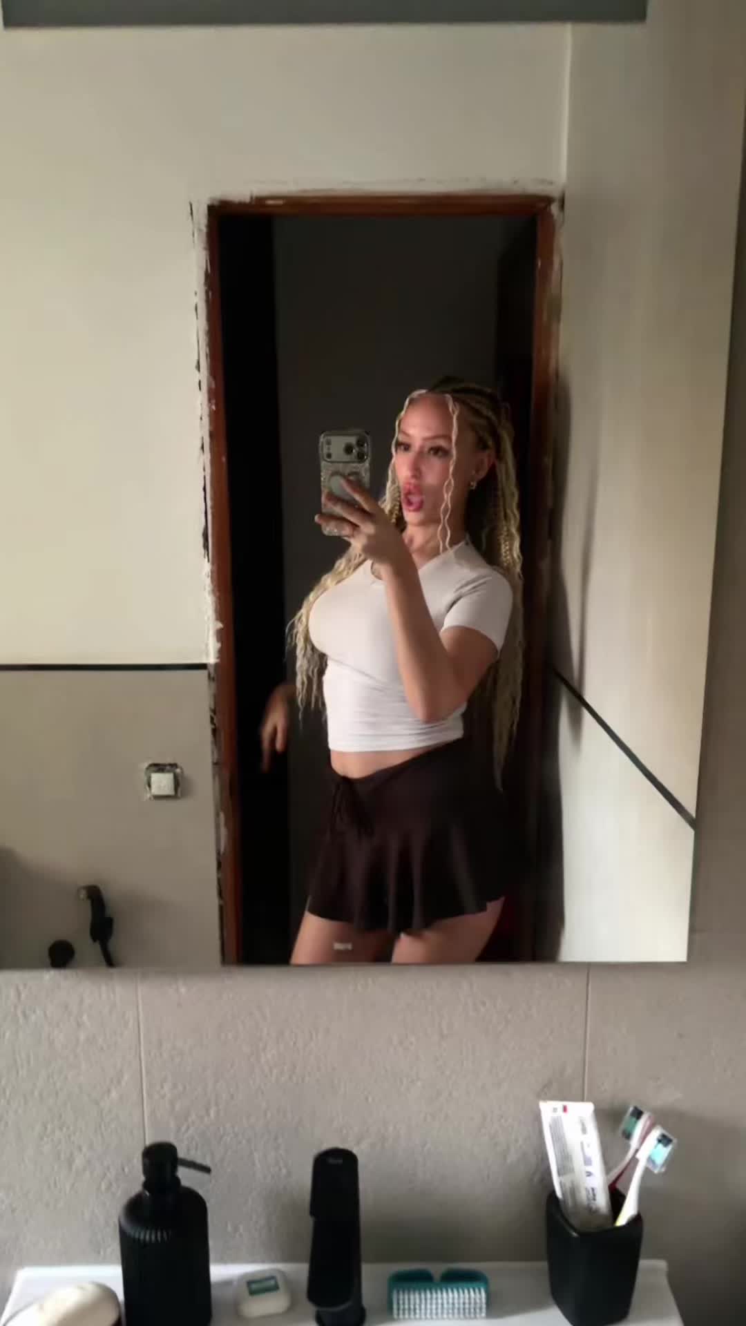 @laaurang_