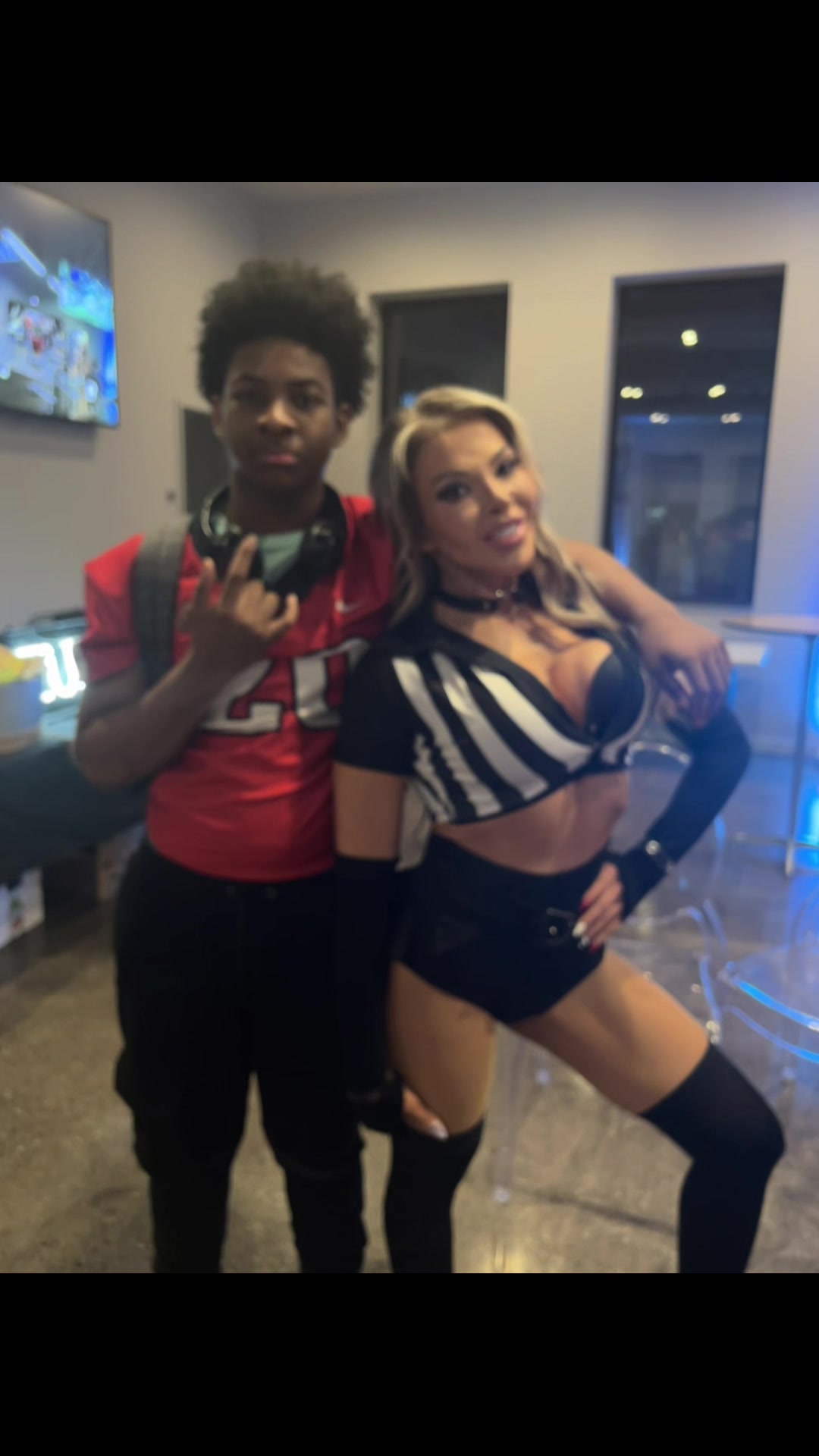 @￴